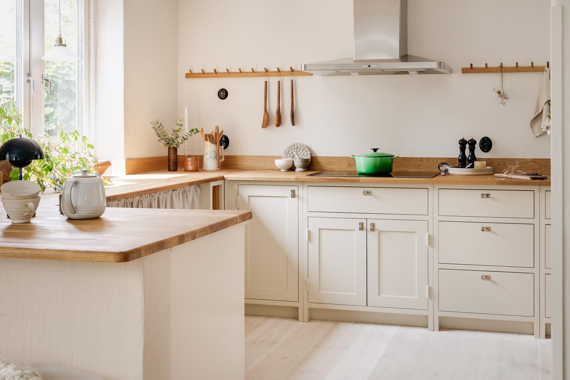 A beige shaker kitchen in Kvarnby - Scandinavian Shakerkitchen