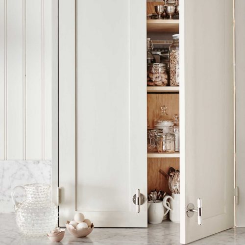 Cream colored breakfast cupboard Scandinavian Shaker Kitchen